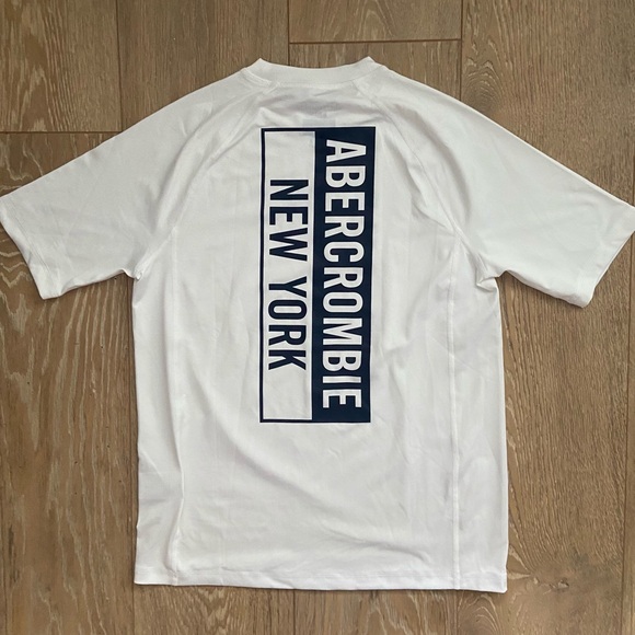 Abercrombie & Fitch Rashguard (kids 14, women’s small) 
Never worn, brand new - Picture 2 of 4